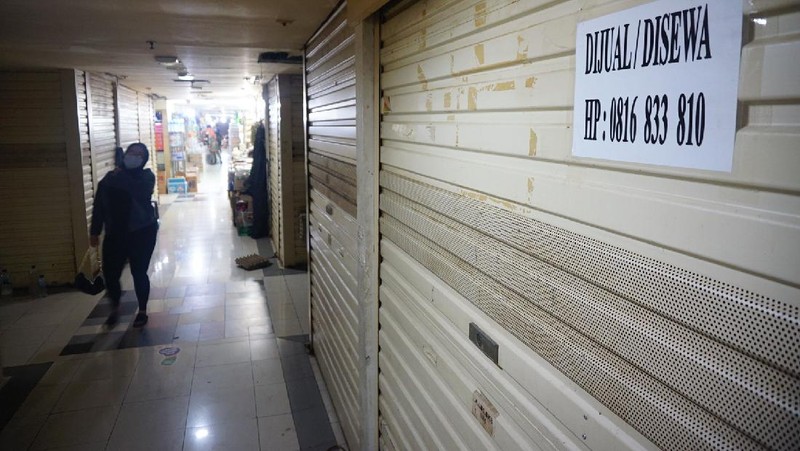Ruko Pasar Tradisional yang tutup (CNBC Indonesia/Tri Susilo)