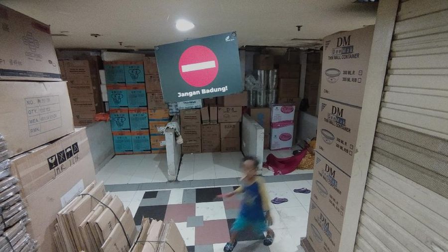 Ruko Pasar Tradisional yang tutup (CNBC Indonesia/Tri Susilo)