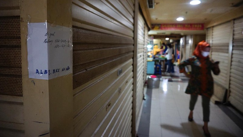 Ruko Pasar Tradisional yang tutup (CNBC Indonesia/Tri Susilo)