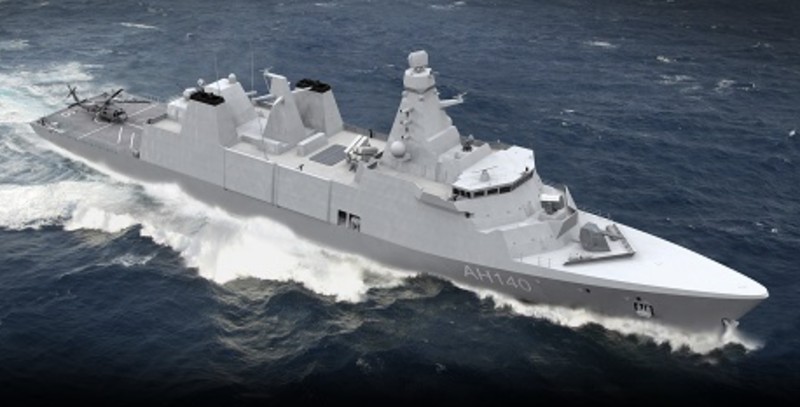 David Lockwood Babcock CEO (kiri) dan Kaharuddin Djenod, (kanan) CEO PAL menandatangani kontrak di atas kapal HMS Argyll (Foto: Babcock)