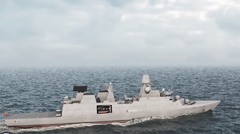 David Lockwood Babcock CEO (kiri) dan Kaharuddin Djenod, (kanan) CEO PAL menandatangani kontrak di atas kapal HMS Argyll (Foto: Babcock)