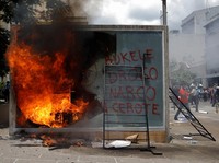 Demo Warga Tolak Bitcoin Rusuh, ATM Kripto Dibakar