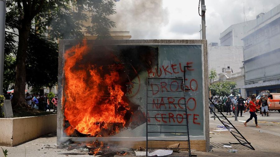 People take part in a protest against the use of Bitcoin as legal tender and legal reforms to extend president Nayib Bukele's term in San Salvador, El Salvador, September 15, 2021. REUTERS/Jose Cabezas