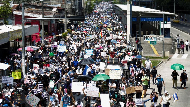 People take part in a protest against the use of Bitcoin as legal tender and legal reforms to extend president Nayib Bukele's term in San Salvador, El Salvador, September 15, 2021. REUTERS/Jose Cabezas