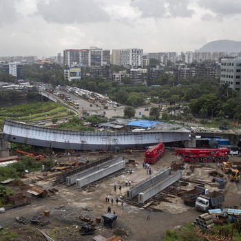 Ngeri! Penampakan Jembatan Layang di India Ambruk, 13 Terluka