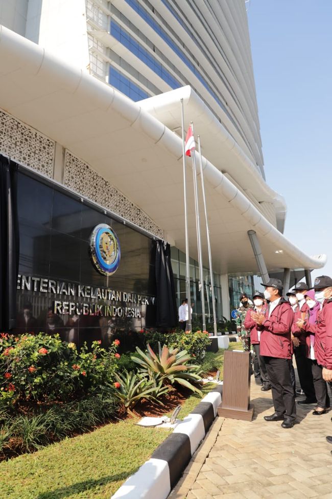 Menteri Trenggono Luncurkan Logo Baru Kkp Tanpa Gambar Ikan<script async src=