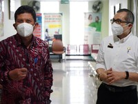 Dirut BPJS Kesehatan Cek Antrean Online Di RSUD Ciawi