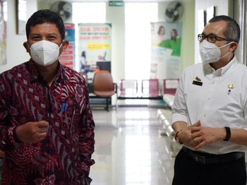 Dirut BPJS Kesehatan Cek Antrean Online Di RSUD Ciawi