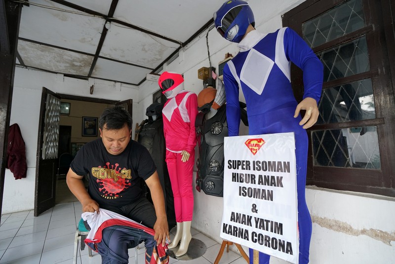 Agus Widanarko, 40, wears a Spiderman costume while driving as he prepares to entertain children confined to their homes due to coronavirus disease (COVID-19) restrictions, in Sukoharjo, Central Java province, Indonesia, September 10, 2021. Picture taken September 10, 2021. REUTERS/Stringer NO RESALES. NO ARCHIVES