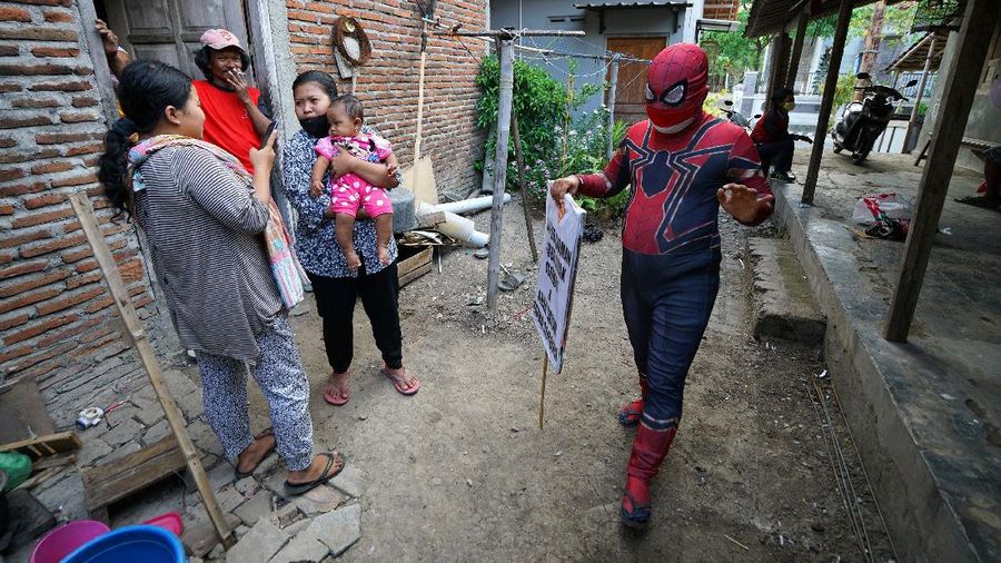 Agus Widanarko, 40, wears a Spiderman costume while driving as he prepares to entertain children confined to their homes due to coronavirus disease (COVID-19) restrictions, in Sukoharjo, Central Java province, Indonesia, September 10, 2021. Picture taken September 10, 2021. REUTERS/Stringer NO RESALES. NO ARCHIVES