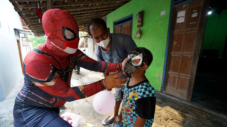 Agus Widanarko, 40, wears a Spiderman costume while driving as he prepares to entertain children confined to their homes due to coronavirus disease (COVID-19) restrictions, in Sukoharjo, Central Java province, Indonesia, September 10, 2021. Picture taken September 10, 2021. REUTERS/Stringer NO RESALES. NO ARCHIVES