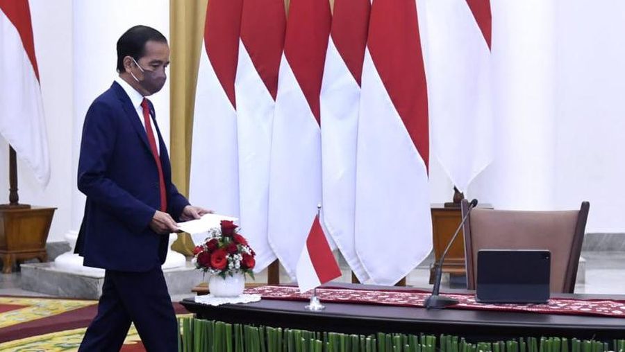 Presiden Joko Widodo menjadi satu dari sepuluh kepala negara atau kepala pemerintahan yang mengikuti Major of Economies on Energy and Climate 2021 yang digelar secara virtual pada Jumat, 17 September 2021. Dari Istana Kepresidenan Bogor, Presiden mengikuti forum yang berisi negara-negara utama dalam pembahasan tentang energi dan perubahan iklim tersebut. ( Lukas - Biro Pers Sekretariat Presiden)