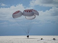 Astronaut Minta Ongkos ke Bumi, Wanita Ini Kirim Rp 460 Juta