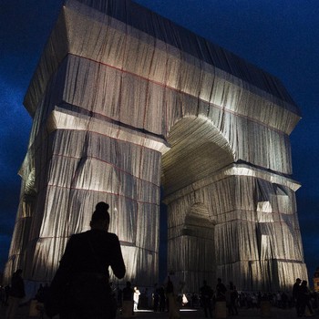 Intip Arc de Triomphe Paris Diselimuti Plastik Daur Ulang