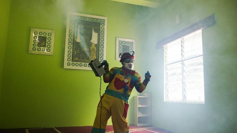 Shaharul Hisam bin Baharuddin, 43, dressed as a clown, disinfects a prayer room inside a shopping mall in Taiping, Malaysia September 10, 2021. Picture taken September 10, 2021. REUTERS/Lim Huey Teng