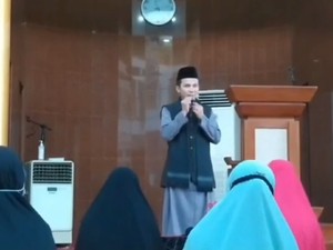10 Contoh Ceramah Singkat tentang Ibu, Ayah, dan Orang Tua yang Bikin Haru