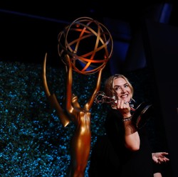 Tanpa Masker, Potret Meriahnya Emmy Awards ke-73 di AS