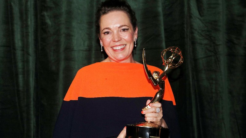 Showrunner Peter Morgan, Director Jessica Hobbs, Executive Producers Stephen Daldry, Robert Fox, Matthew Byam Shaw and Suzanne Mackie, and Producer Oona O'Beirn, pose at the Netflix UK Primetime Emmy Red Carpet for 