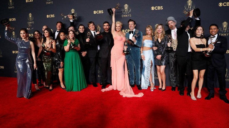 Showrunner Peter Morgan, Director Jessica Hobbs, Executive Producers Stephen Daldry, Robert Fox, Matthew Byam Shaw and Suzanne Mackie, and Producer Oona O'Beirn, pose at the Netflix UK Primetime Emmy Red Carpet for 