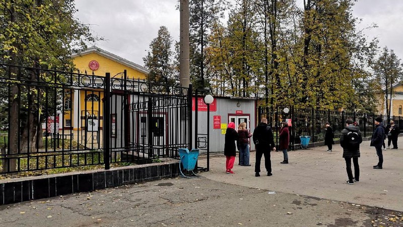 Police block the road near the scene after a gunman opened fire at the Perm State University in Perm, Russia September 20, 2021, in this still image taken from video. REUTERS/Anna Vikhareva NO RESALES. NO ARCHIVES