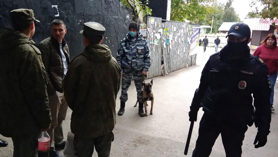 Police block the road near the scene after a gunman opened fire at the Perm State University in Perm, Russia September 20, 2021, in this still image taken from video. REUTERS/Anna Vikhareva NO RESALES. NO ARCHIVES