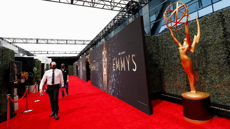 Showrunner Peter Morgan, Director Jessica Hobbs, Executive Producers Stephen Daldry, Robert Fox, Matthew Byam Shaw and Suzanne Mackie, and Producer Oona O'Beirn, pose at the Netflix UK Primetime Emmy Red Carpet for 