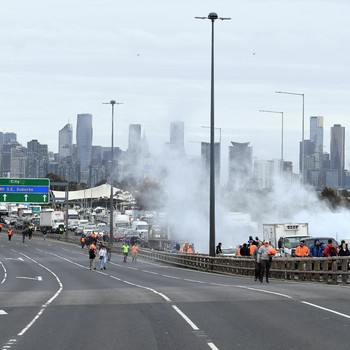 Melbourne Rusuh! Demo Covid Australia, Puluhan Ditangkap