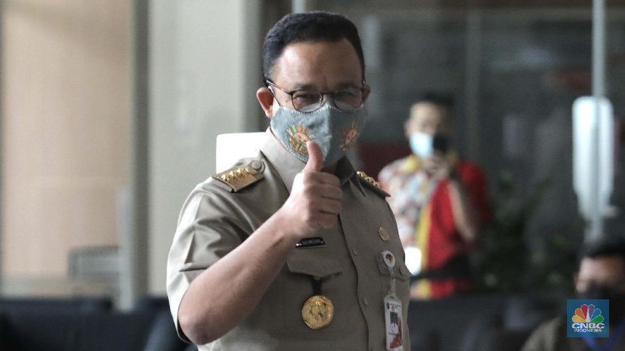 Gubernur DKI Jakarta Anies Baswedan tiba di Gedung Merah Putih KPK di Jakarta, Selasa (21/9). Anies penuhin panggilan KPK sebagai saksi atas kasus dugaan korupsi pengadaan lahan di Munjul, Kelurahan Pondok Ranggon, Kecamatan Cipayung, Jakarta Timur tahun 2019 dengan tersangka Direktur Utama Perusahaan Umum Daerah Pembangunan Sarana Jaya, Yoory Corneles Pinontoan. (վ/ Muhammad Sabki)