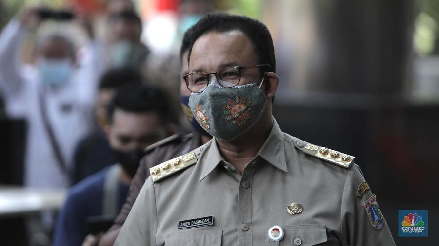 Gubernur DKI Jakarta Anies Baswedan tiba di Gedung Merah Putih KPK di Jakarta, Selasa (21/9). Anies penuhin panggilan KPK sebagai saksi atas kasus dugaan korupsi pengadaan lahan di Munjul, Kelurahan Pondok Ranggon, Kecamatan Cipayung, Jakarta Timur tahun 2019 dengan tersangka Direktur Utama Perusahaan Umum Daerah Pembangunan Sarana Jaya, Yoory Corneles Pinontoan. (CNBC Indonesia/ Muhammad Sabki)