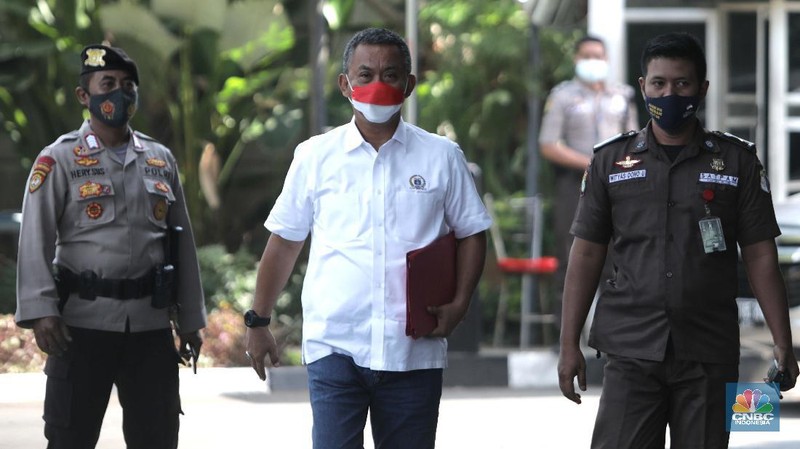 Gubernur DKI Jakarta Anies Baswedan tiba di Gedung Merah Putih KPK di Jakarta, Selasa (21/9). Anies penuhin panggilan KPK sebagai saksi atas kasus dugaan korupsi pengadaan lahan di Munjul, Kelurahan Pondok Ranggon, Kecamatan Cipayung, Jakarta Timur tahun 2019 dengan tersangka Direktur Utama Perusahaan Umum Daerah Pembangunan Sarana Jaya, Yoory Corneles Pinontoan. (CNBC Indonesia/ Muhammad Sabki)