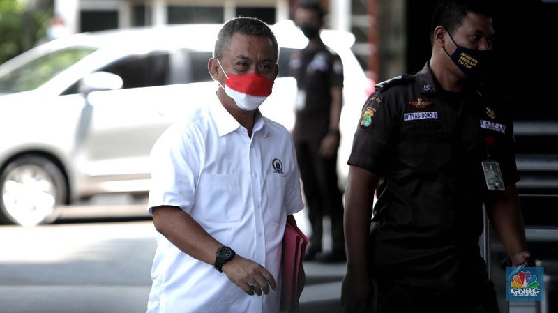 Gubernur DKI Jakarta Anies Baswedan tiba di Gedung Merah Putih KPK di Jakarta, Selasa (21/9). Anies penuhin panggilan KPK sebagai saksi atas kasus dugaan korupsi pengadaan lahan di Munjul, Kelurahan Pondok Ranggon, Kecamatan Cipayung, Jakarta Timur tahun 2019 dengan tersangka Direktur Utama Perusahaan Umum Daerah Pembangunan Sarana Jaya, Yoory Corneles Pinontoan. (CNBC Indonesia/ Muhammad Sabki)