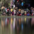 AS Diserbu, Ribuan Orang Bergerak dari Selatan Bawa Salib