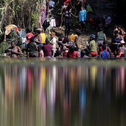 AS Diserbu, Ribuan Orang Bergerak dari Selatan Bawa Salib