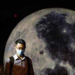 Pengumuman! Bulan dalam Bahaya, Ada Apa?