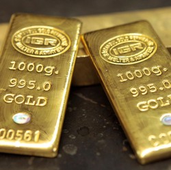 Gonjang-ganjing Harga Emas di Akhir Tahun, Waktunya Jual atau Beli?
