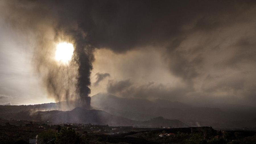 Screen grab from a video taken by a night drone shows a volcano erupting and tongues of lava in La Palma, Spain September 22, 2021. Spanish Emergency Military Unit (UME)/Reuters TV/Handout via REUTERS  THIS IMAGE HAS BEEN SUPPLIED BY A THIRD PARTY.