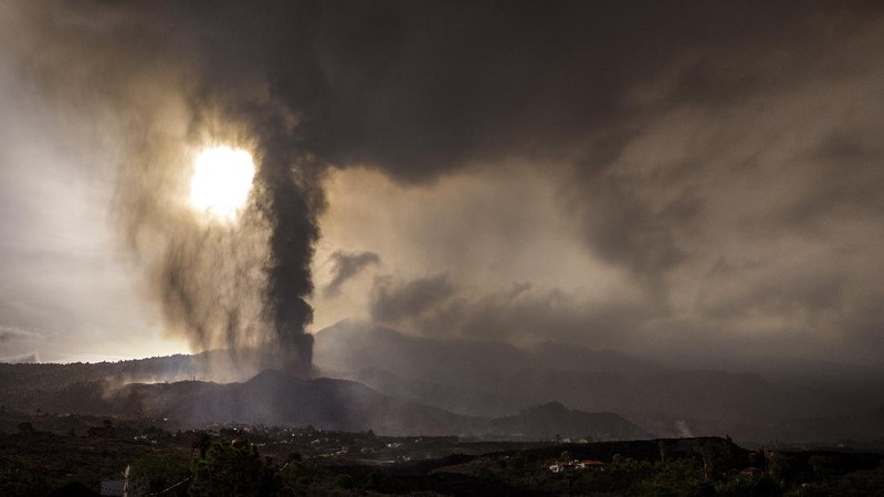 Screen grab from a video taken by a night drone shows a volcano erupting and tongues of lava in La Palma, Spain September 22, 2021. Spanish Emergency Military Unit (UME)/Reuters TV/Handout via REUTERS  THIS IMAGE HAS BEEN SUPPLIED BY A THIRD PARTY.