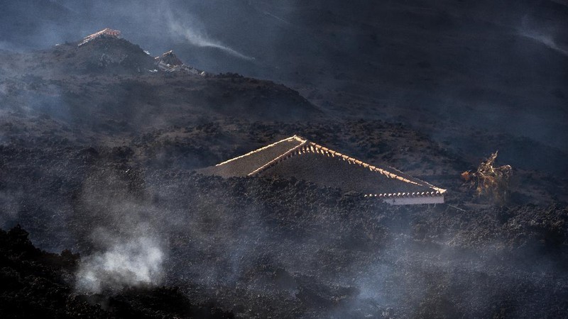 Screen grab from a video taken by a night drone shows a volcano erupting and tongues of lava in La Palma, Spain September 22, 2021. Spanish Emergency Military Unit (UME)/Reuters TV/Handout via REUTERS  THIS IMAGE HAS BEEN SUPPLIED BY A THIRD PARTY.