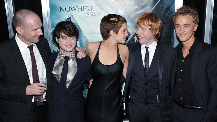 Actors, from left, Ralph Fiennes, Daniel Radcliffe, Emma Watson, Rupert Grint and Tom Felton attend the premiere of 'Harry Potter and the Deathly Hallows Part 1' at Alice Tully Hall on Monday, Nov. 15, 2010 in New York. (AP Photo/Evan Agostini)