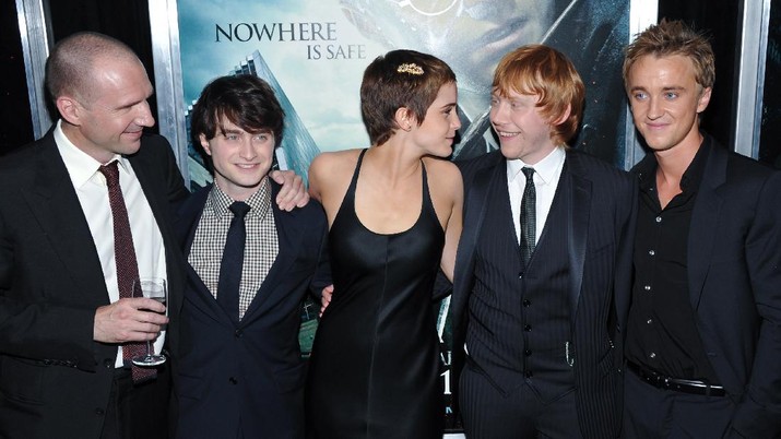 Harry Potter Actors, from left, Ralph Fiennes, Daniel Radcliffe, Emma Watson, Rupert Grint and Tom Felton attend the premiere of 'Harry Potter and the Deathly Hallows Part 1' at Alice Tully Hall on Monday, Nov. 15, 2010 in New York. (AP Photo/Evan Agostini)