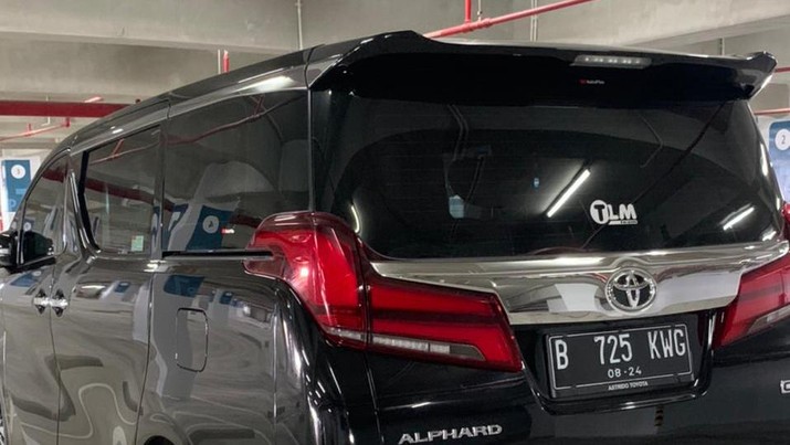 Lelang Toyota Alphard 2.5 G A/T oleh KPKNL Jakarta V dengan jaminan Rp. 203.900.000 dan nilai limit Rp. 815.600.000. Batas akhir penawaran 19 Oktober 2021 jam 11:00 WIB dan batas akhir jaminan 18 Oktober 2021 dengan cara penawaran Closed Bidding. (Tangkapan Layar via /lelang.go.id)
