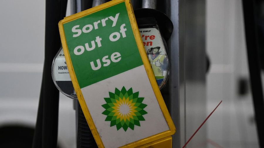 Out of use signs are placed over pumps at a Shell petrol station in London, Britain, September 24, 2021. REUTERS/Toby Melville