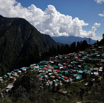 Mendaki Gunung Lewati Lembah, Potret India Genjot Vaksin