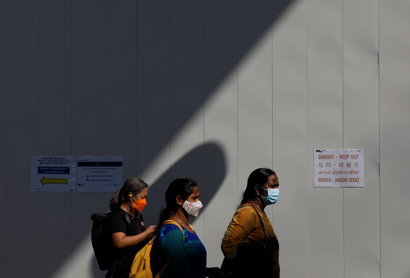 Lonjakan Covid-19 yang terjadi membuat pemerintah Singapura memutuskan untuk memperketat pembatasan sosial warganya. (REUTERS/EDGAR SU) Lonjakan Covid-19 yang terjadi membuat pemerintah Singapura memutuskan untuk memperketat pembatasan sosial warganya. (REUTERS/EDGAR SU)