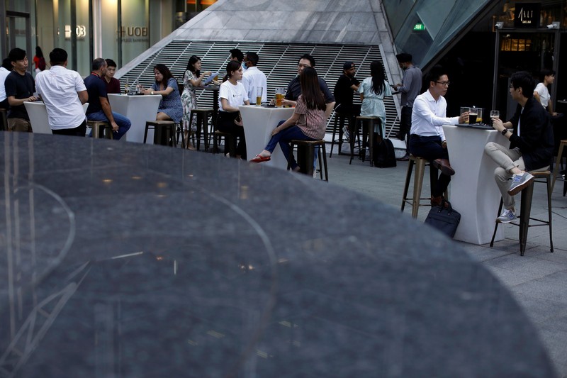 Lonjakan Covid-19 yang terjadi membuat pemerintah Singapura memutuskan untuk memperketat pembatasan sosial warganya. (REUTERS/EDGAR SU) Lonjakan Covid-19 yang terjadi membuat pemerintah Singapura memutuskan untuk memperketat pembatasan sosial warganya. (REUTERS/EDGAR SU)