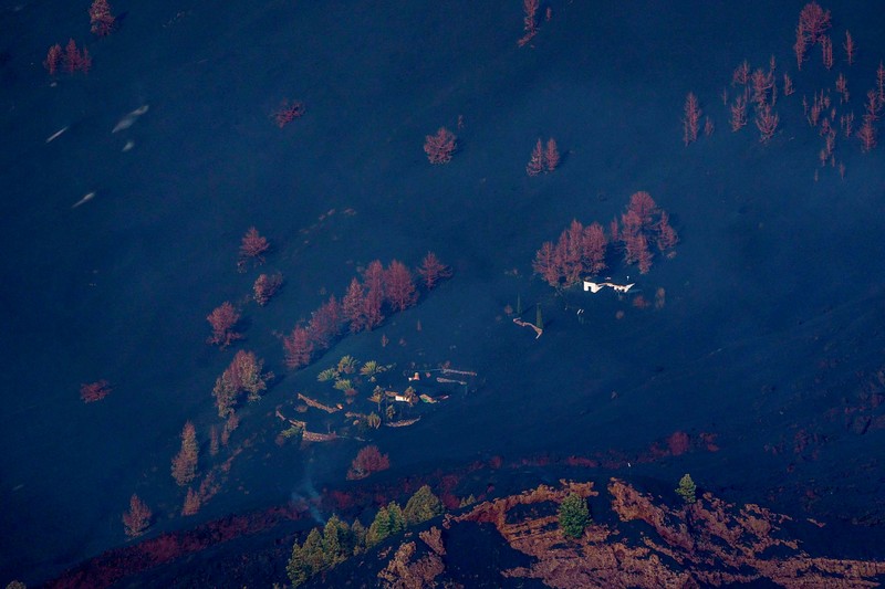 Meningkatnya aktivitas gunung berapi Cumbre Vieja. (Satellite Image ©2021 Maxar Technologies via AP) Meningkatnya aktivitas gunung berapi Cumbre Vieja. (Satellite Image ©2021 Maxar Technologies via AP)