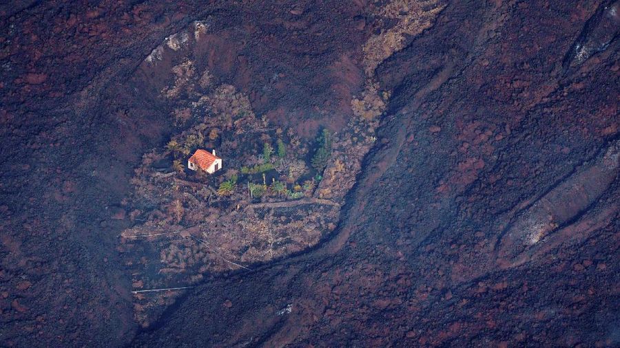 Meningkatnya aktivitas gunung berapi Cumbre Vieja. (Satellite Image ©2021 Maxar Technologies via AP)