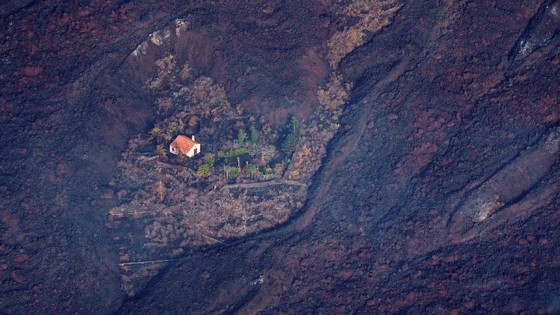 Meningkatnya aktivitas gunung berapi Cumbre Vieja. (Satellite Image ©2021 Maxar Technologies via AP)