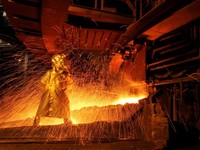 Pasokan dari RI Lagi Sulit, Harga Nikel Makin Mengkilap