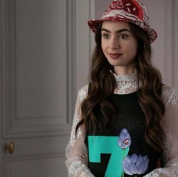 Prancis dan Italia Rebutan Emily in Paris, Ini Pemicu Sebenarnya